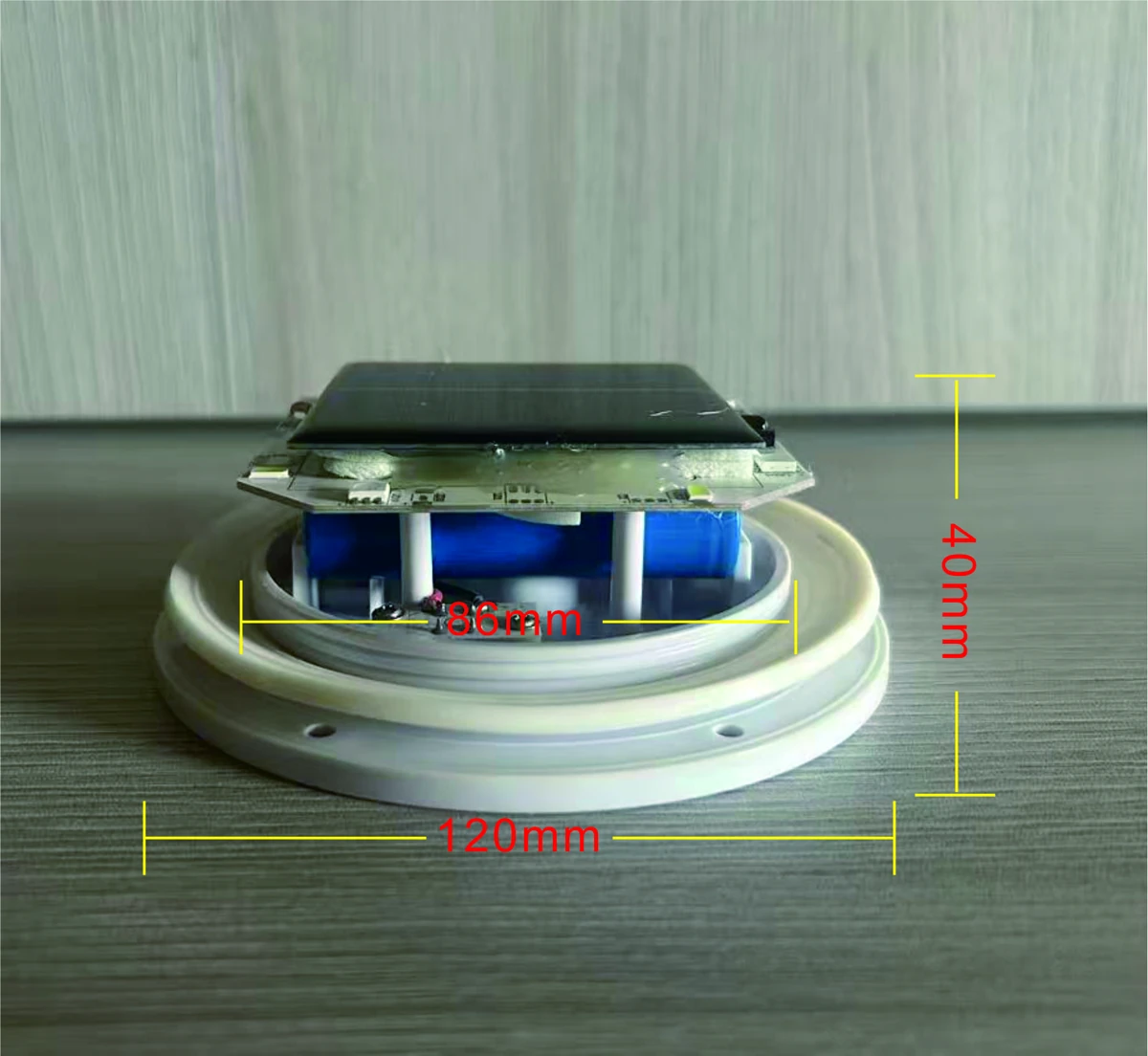 Solar module reference photo marked with a 120mm outer base, 86mm inner/body width and 40mm assembly height