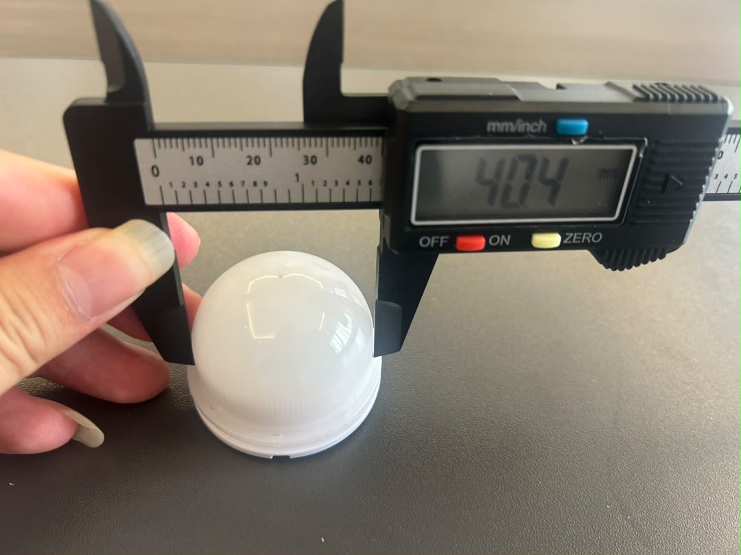 Caliper measuring VC-LS45 sample cover outside width at 40.4 mm
