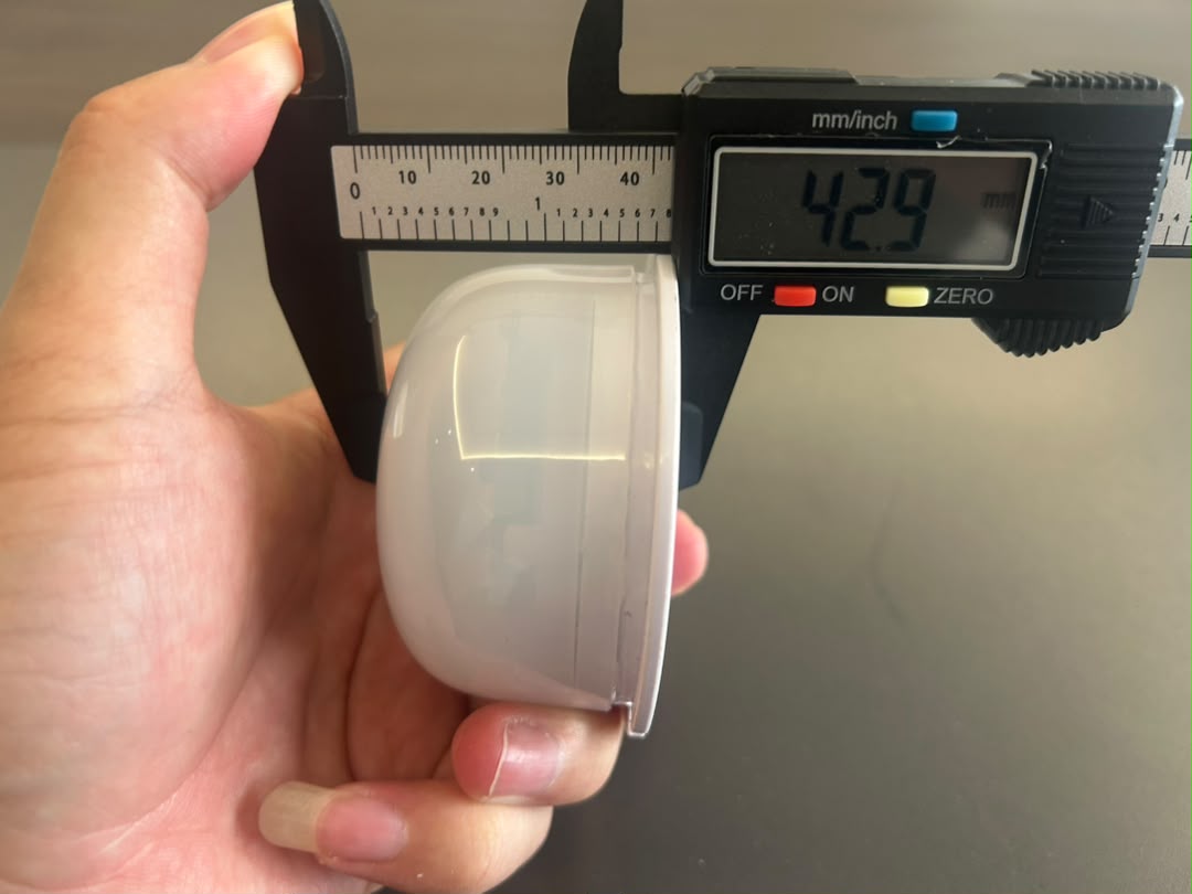 Caliper measuring VC-LS75 sample overall height at 42.9 mm